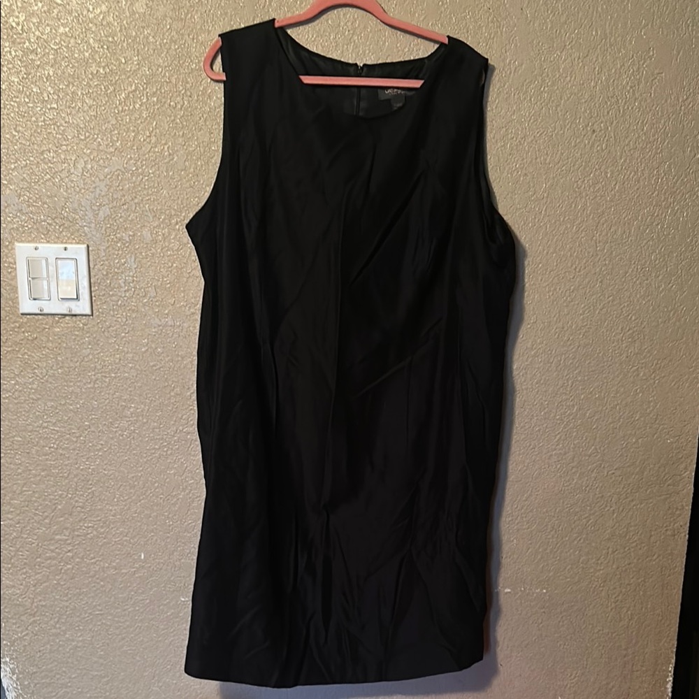 Design 26W  Black Sheath Midi Dress